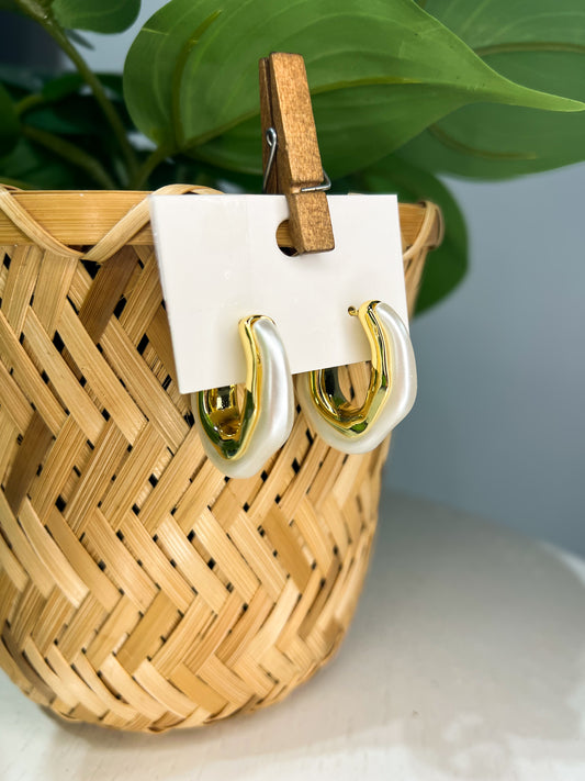 Shell Pearl Hoop Earrings