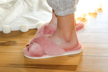 Load image into Gallery viewer, Pink Faux Fur Slippers